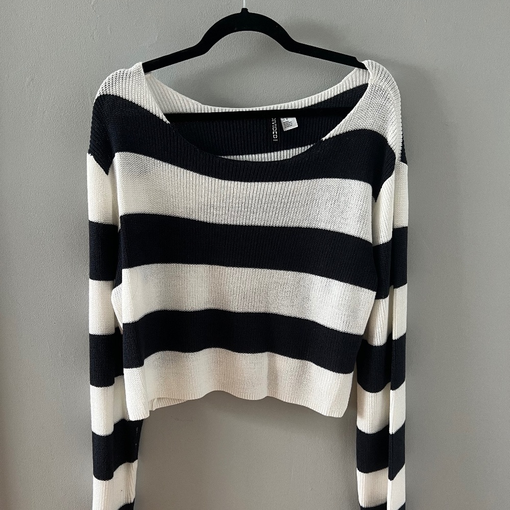 Off the shoulder long sleeve top